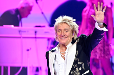 Promotional banner for Rod Stewart.
