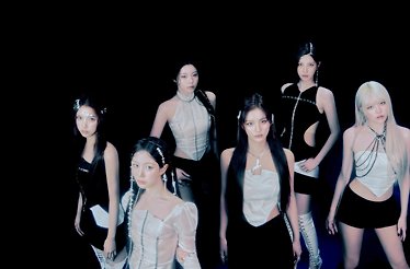 Promotional banner for NMIXX 1ST WORLD TOUR EPISODE 1: ZERO FRONTIER IN KAOHSIUNG.