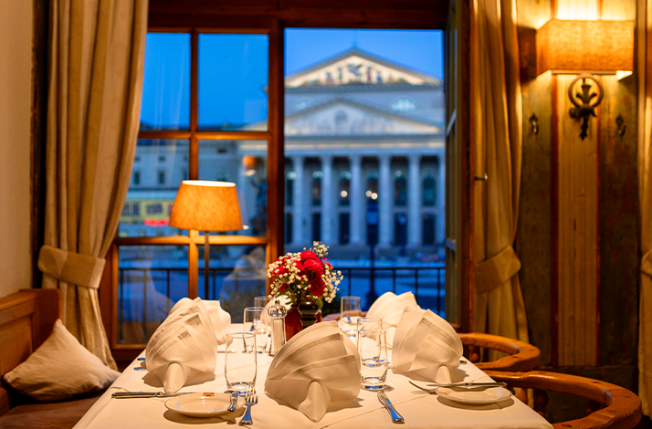 Set table at the restaurant Spatenhaus an der Oper in Munich.