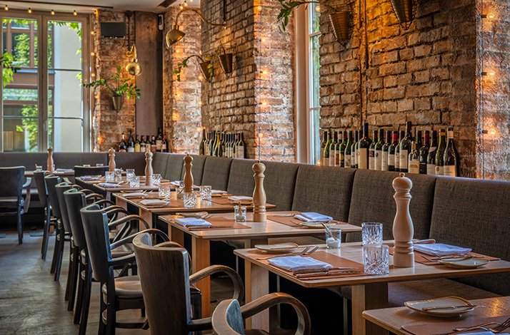 Dining area of the restaurant Zum Goldenen Kalb.
