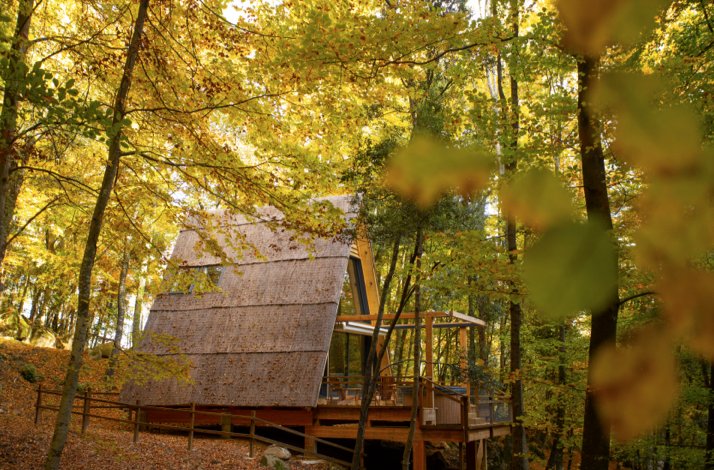 Alpine cabin set on a scenic farm near La Garrotxa Volcanic Zone Natural Park