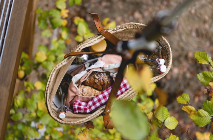 A picnic basket containing croissants and bottles at the  Cabanyes Entre Valls