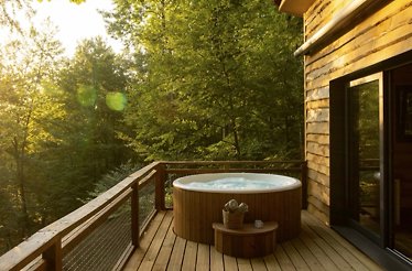 A private alpine tree cabin set on a scenic farm near La Garrotxa Volcanic Zone Natural Park with a jacuzzi