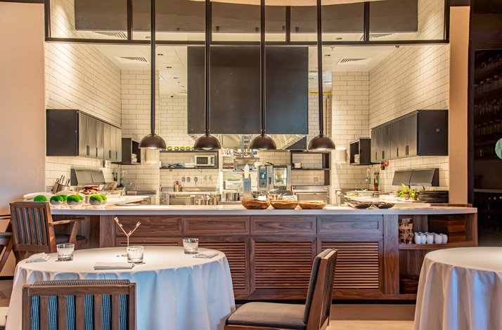 The spacious interior of the restaurant Trèsind Studio showcasing tables and chairs.