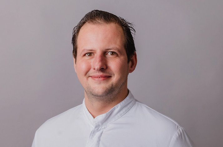 A portrait of chef Arjan Kuipers of De Ertepeller