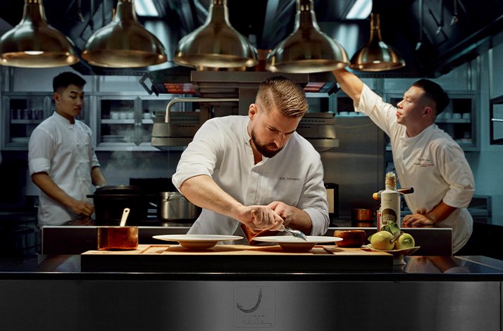 Chef Kirk Westaway preparing modern british dish at Jaan restaurant in Singapore