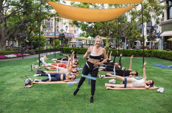 Amy Jordan, Wundabar founder, leading a pilates class in a park