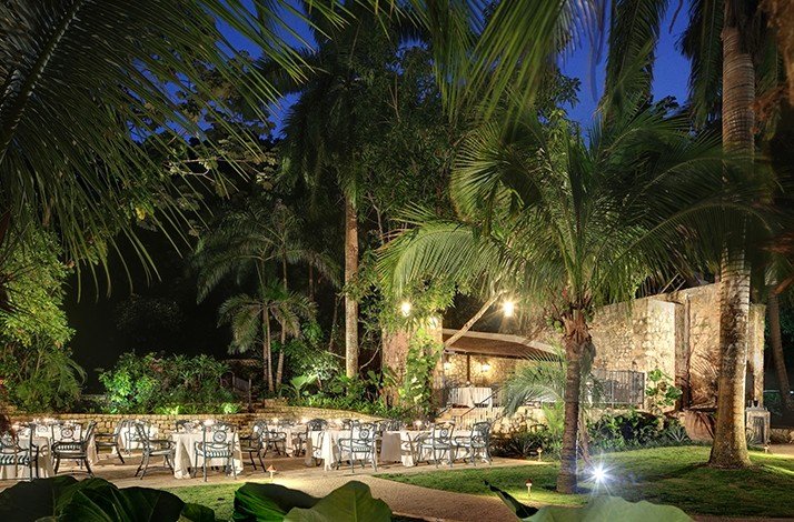 Panoramic view of the backyard of Half Moon Resort