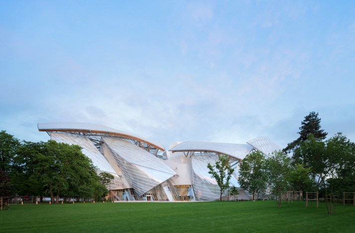 Outside view of a Fondation Louis Vuitton modern building in the daylight.