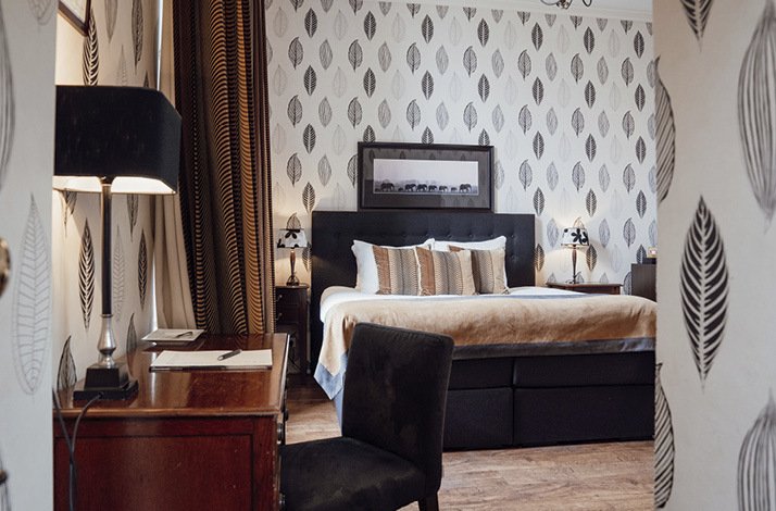 The interior of the bedroom.