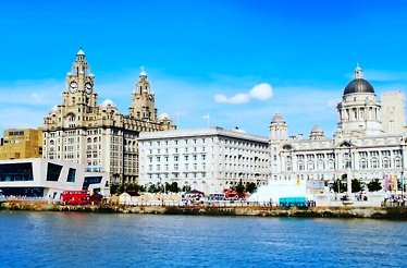City landmark with cultural sites to visit during the walking tour in Liverpool.