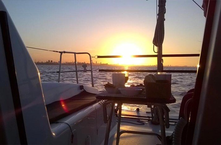 A view of the sunset from the sailboat at Buenos Aires.