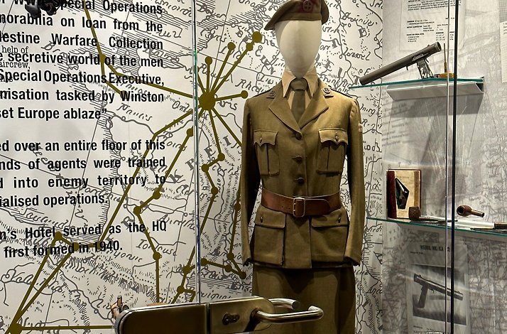 Spy uniform on a mannequin and spy attributes in the museum.