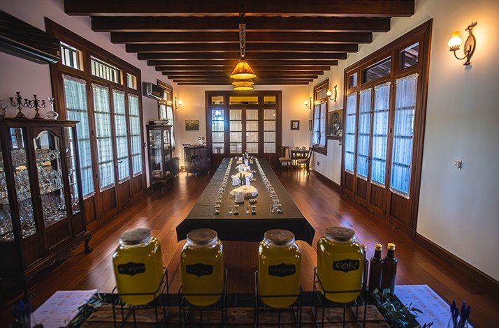 The interior of  Viñedos y Olivares del Quintón