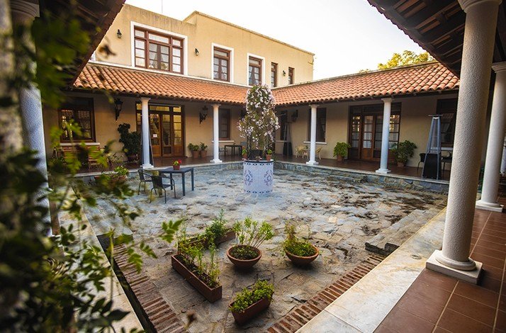 The inner yard of  Viñedos y Olivares del Quintón