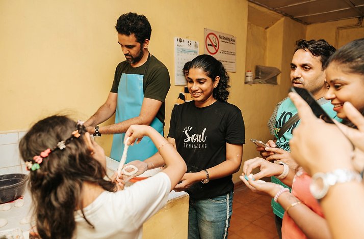 Girls cooking traditionally Baked Goan bread at Da Tita Restaurant, Majorda 