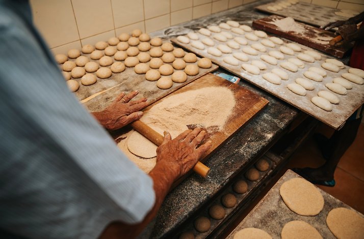  Bread making process at Da Tita Restaurant, Majorda