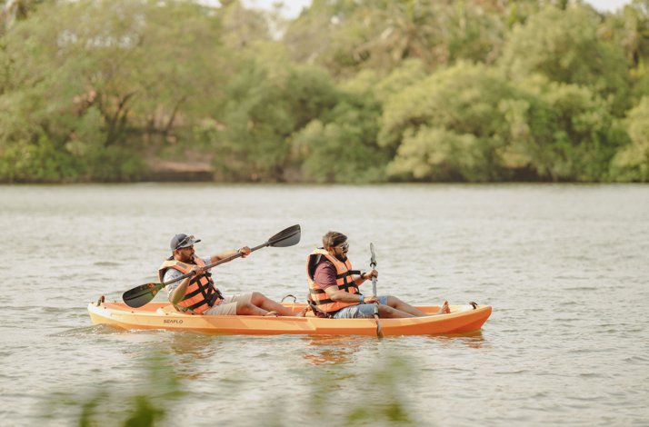 Two persons kayaking at River Chaporá