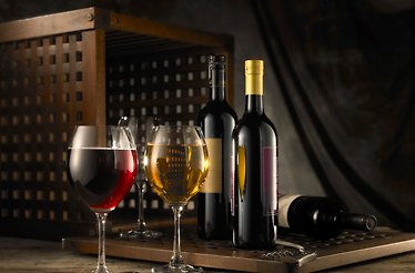 Red and white wine from the Mainz region