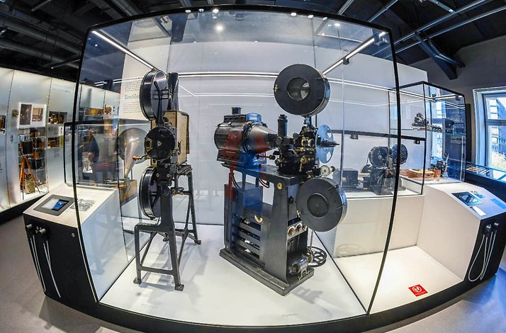 An exhibition room at deutsches museum with old recording cameras
