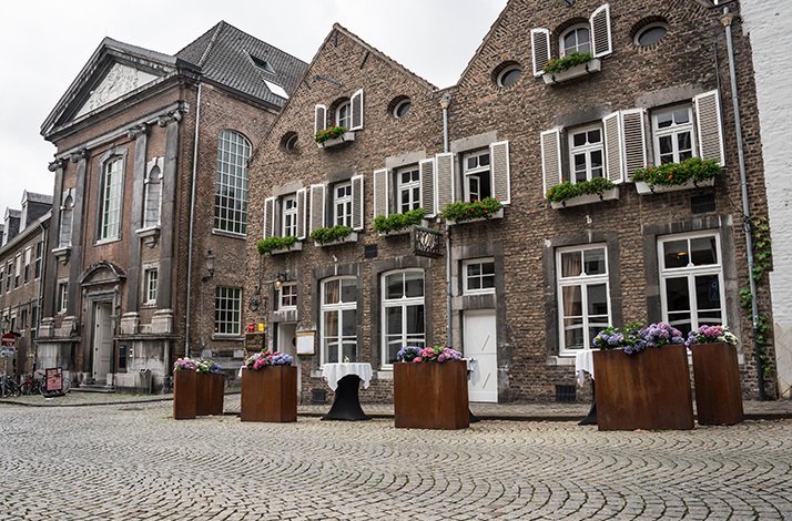 View on Au Coin des Bons Enfants.