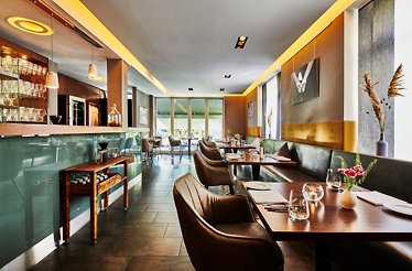 Interior of Zeik restaurant totally empty, awaiting for commensals