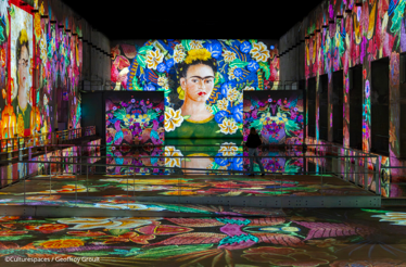 Immersive digital exhibition of Frida Kahlo's art. Culturespaces / Geoffroy Groult