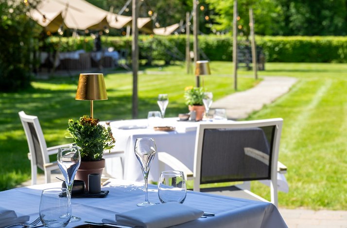 Outdoor garden dining setup on Twickel Estate