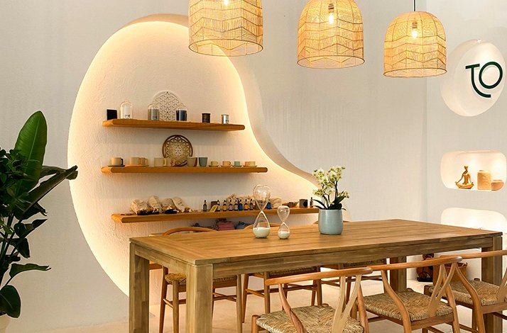 Interior of Istanbul's Toena Coffee & Pose.