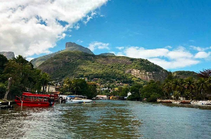 Hidden oasis in the Lagoa da Tijuca, known for its restaurants and cool climate.