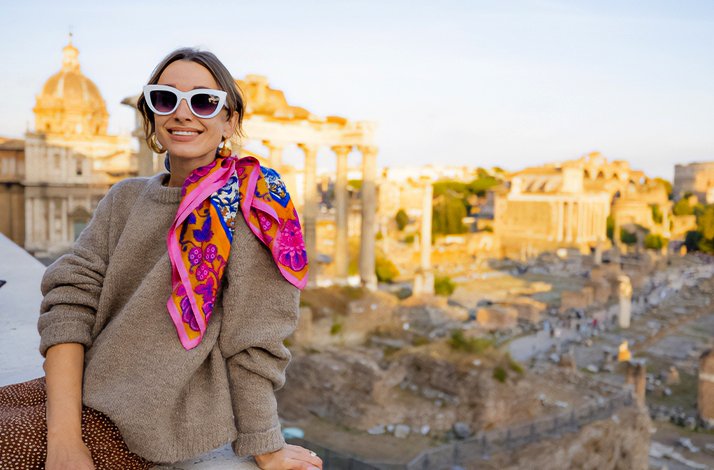 A woman in the sunglasses posing for the photo during the  Ancient Rome tour