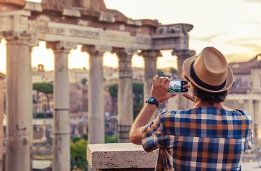 A toutist taking photo of the ancient building in Rome 