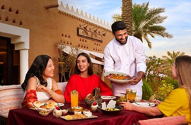 Women having dinner at Maiz.