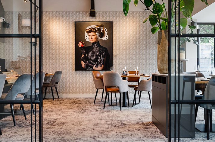 Dining area of the restaurant Tante Kee