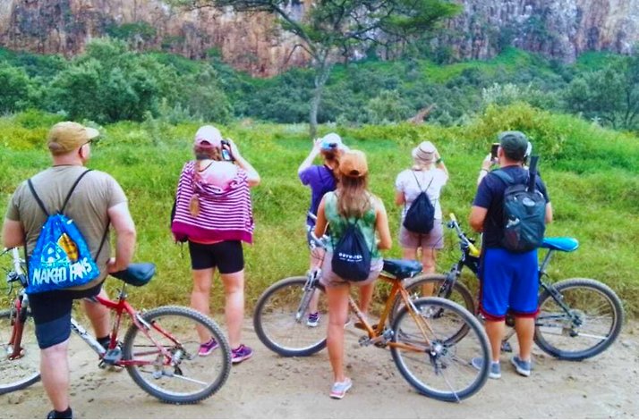 Group of tourists on bike at Hells Gate National Park