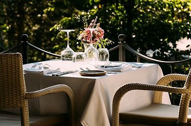 Table set with flowers at Casa Lavanda.