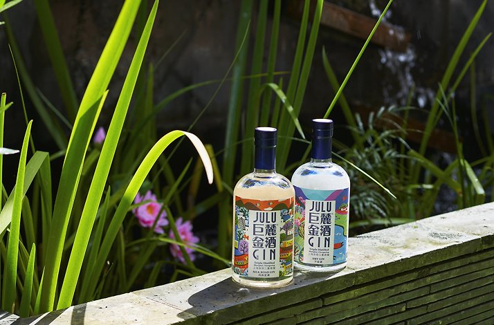 Two bottles of Julu Gin cocktails.