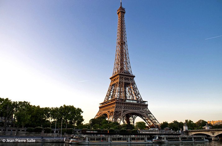 Stunning view of the Eiffel Tower during sunset. © Jean Pierre Salle
