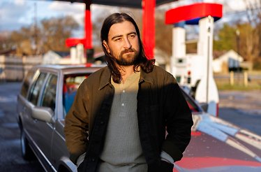 Promotional photo of music artist Noah Kahan