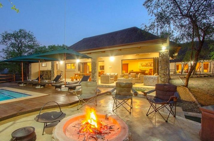 The Den at Kruger 3479 is an exclusive self-catering lodge located in the beautiful bushveld town of Marloth Park.