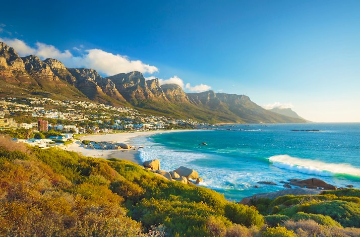Scenic view of the Lion's Head гору and sea against clear sky.