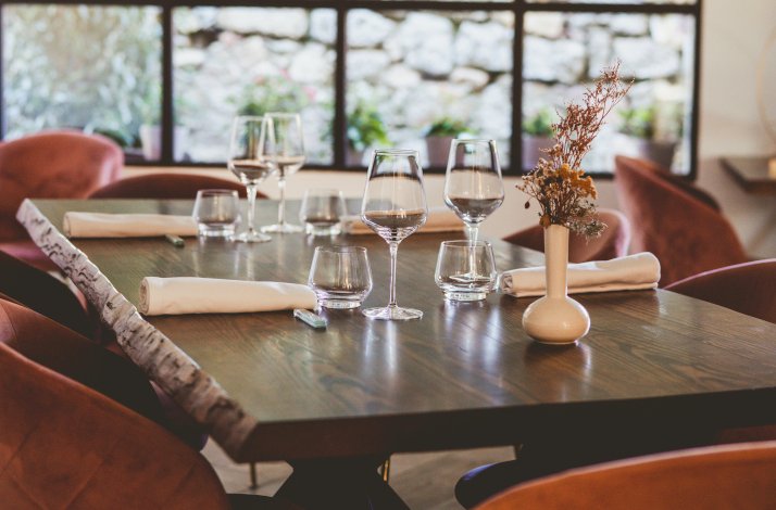 Dinner table for 4 people at La Casa de Manolo Franco restaurant in Madrid, Spain.