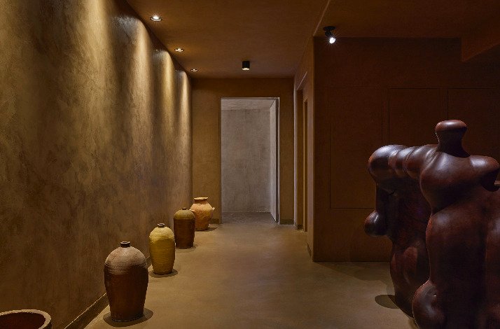 HUME clib`s hall interior.