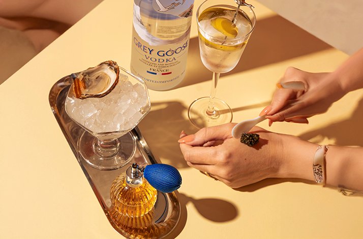 Presentation of Maison Kaviari caviar on hand.