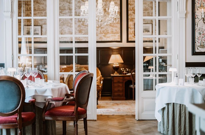 Vintage style dining room at Hotel Heritage.