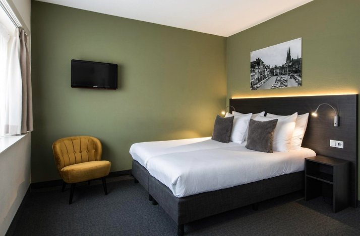 One of the comfortable rooms at the Hotel Parkzicht in Eindhoven.