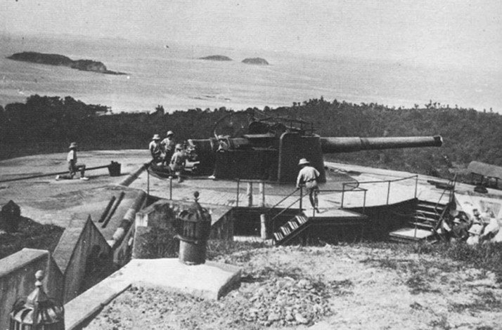 Black and white picture of  Singapore's wartime history.