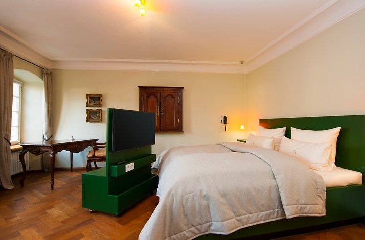 The interior of Meisenheimer Hof room featuring natural wood and green color
