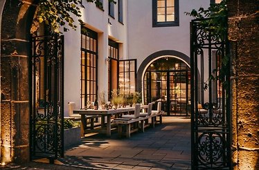 PURS Luxury Boutique Hotel with an amazing interior where you can experience lavishes the palate with extraordinary flavours.