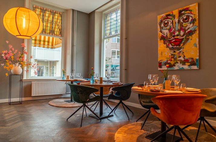 The room interior of QL Hotel de Wereld lounge